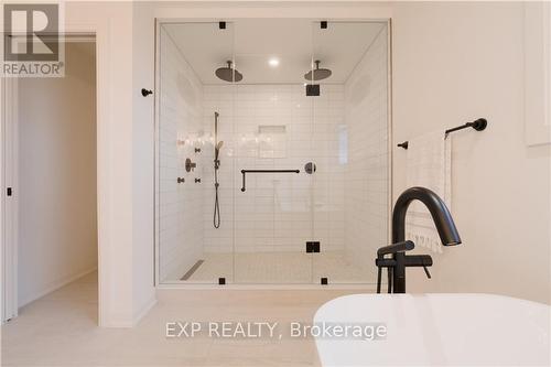 81 Homestead Way, Thorold, ON - Indoor Photo Showing Bathroom
