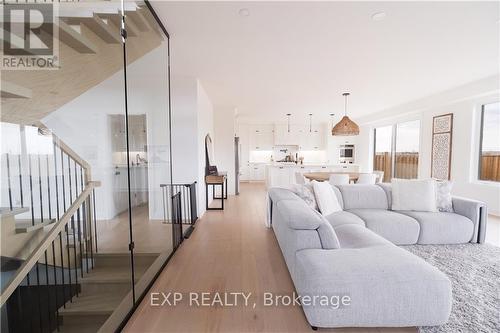 81 Homestead Way, Thorold, ON - Indoor Photo Showing Living Room