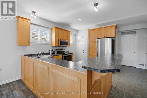 2 - 84 Everglade Crescent, Kitchener, ON - Indoor Photo Showing Kitchen With Double Sink