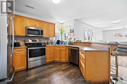 2 - 84 Everglade Crescent, Kitchener, ON - Indoor Photo Showing Kitchen