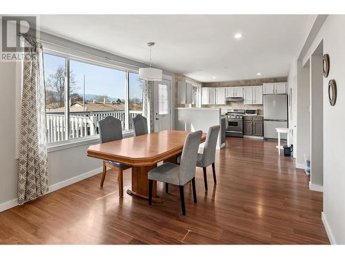 525 Leathead Road, Kelowna, BC - Indoor Photo Showing Dining Room