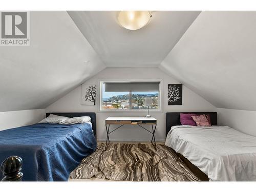 525 Leathead Road, Kelowna, BC - Indoor Photo Showing Bedroom