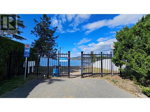 124 Mctavish Avenue, Kelowna, BC - Outdoor