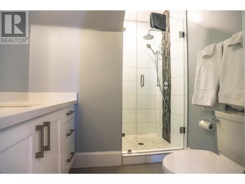 124 Mctavish Avenue, Kelowna, BC - Indoor Photo Showing Bathroom