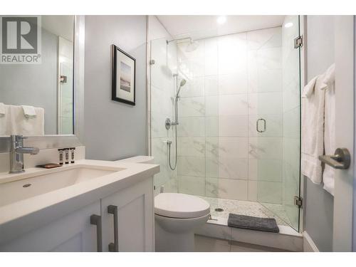 124 Mctavish Avenue, Kelowna, BC - Indoor Photo Showing Bathroom