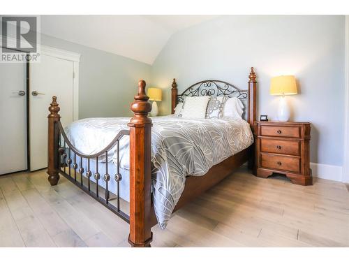 124 Mctavish Avenue, Kelowna, BC - Indoor Photo Showing Bedroom