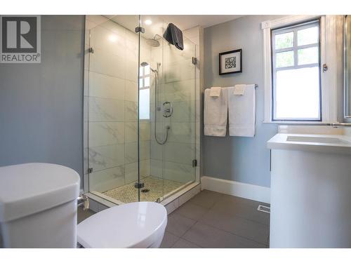 124 Mctavish Avenue, Kelowna, BC - Indoor Photo Showing Bathroom