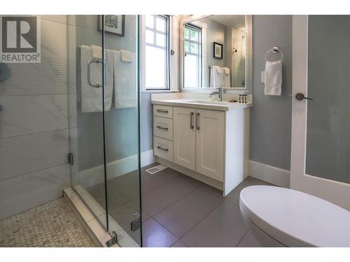 124 Mctavish Avenue, Kelowna, BC - Indoor Photo Showing Bathroom