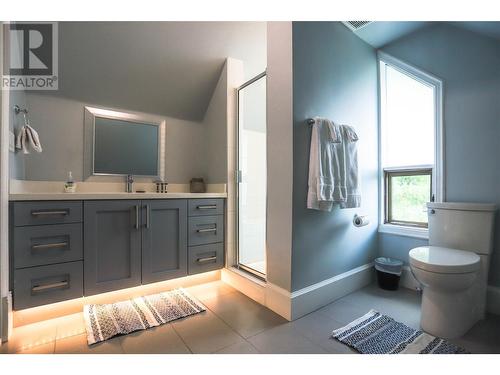 124 Mctavish Avenue, Kelowna, BC - Indoor Photo Showing Bathroom