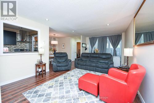 16 - 1624 Bloor Street, Mississauga, ON - Indoor Photo Showing Living Room