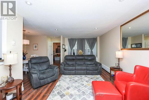 16 - 1624 Bloor Street, Mississauga, ON - Indoor Photo Showing Living Room