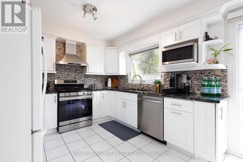 4424 Grassland Crescent, Mississauga, ON - Indoor Photo Showing Kitchen