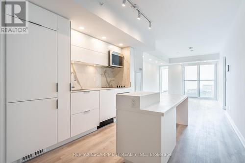 309 - 370 Martha Street, Burlington, ON - Indoor Photo Showing Kitchen