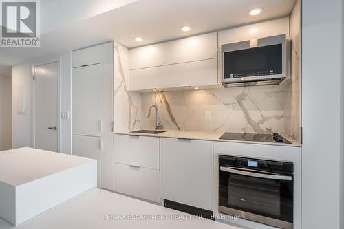 309 - 370 Martha Street, Burlington, ON - Indoor Photo Showing Kitchen