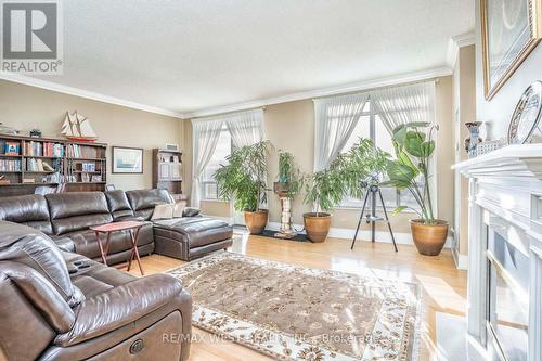 Tph6 - 25 Kingsbridge Garden Circle, Mississauga, ON - Indoor Photo Showing Living Room