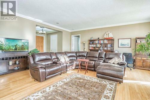 Tph6 - 25 Kingsbridge Garden Circle, Mississauga, ON - Indoor Photo Showing Living Room