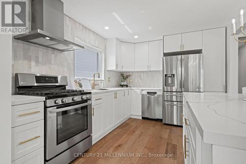 42 Stockman Crescent, Halton Hills, ON - Indoor Photo Showing Kitchen With Upgraded Kitchen