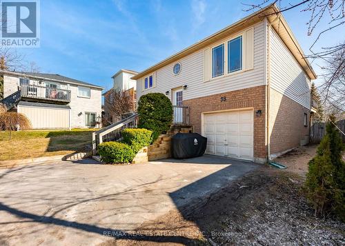 38 Eastview Crescent, Orangeville, ON - Outdoor