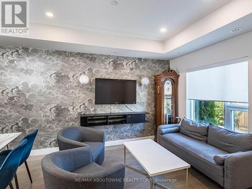65 - 200 Malta Avenue, Brampton, ON - Indoor Photo Showing Living Room