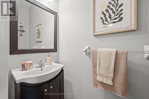 825 Maquire Terrace, Milton, ON - Indoor Photo Showing Bathroom