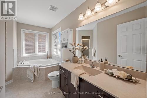 825 Maquire Terrace, Milton, ON - Indoor Photo Showing Bathroom