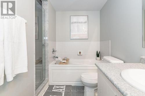 4-01 - 2420 Baronwood Drive, Oakville, ON - Indoor Photo Showing Bathroom