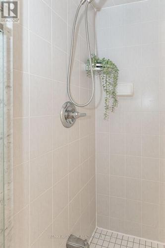 4-01 - 2420 Baronwood Drive, Oakville, ON - Indoor Photo Showing Bathroom