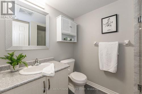 4-01 - 2420 Baronwood Drive, Oakville, ON - Indoor Photo Showing Bathroom