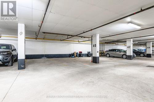 4-01 - 2420 Baronwood Drive, Oakville, ON - Indoor Photo Showing Garage