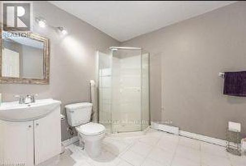 588 Strasburg Road, Kitchener, ON - Indoor Photo Showing Bathroom