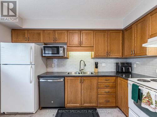 H-52 - 175 David Bergey Drive, Kitchener, ON - Indoor Photo Showing Kitchen With Double Sink