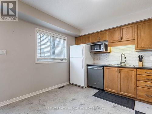 H-52 - 175 David Bergey Drive, Kitchener, ON - Indoor Photo Showing Kitchen With Double Sink