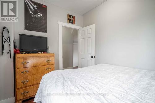 27 Shaw Street, Hamilton, ON - Indoor Photo Showing Bedroom