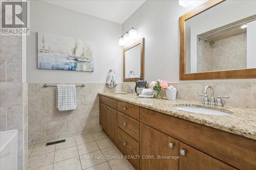 232 Nottingham Drive, Oakville, ON - Indoor Photo Showing Bathroom