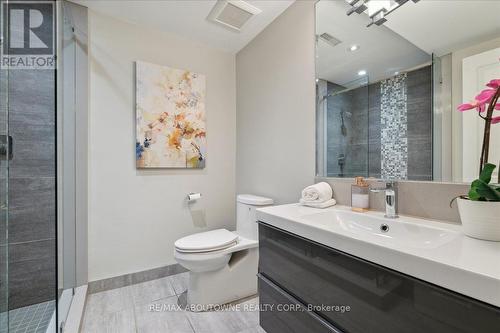 232 Nottingham Drive, Oakville, ON - Indoor Photo Showing Bathroom