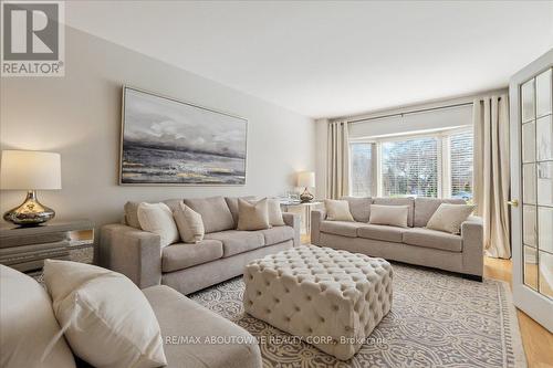 232 Nottingham Drive, Oakville, ON - Indoor Photo Showing Living Room