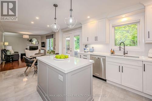 267 River Oaks Boulevard W, Oakville, ON - Indoor Photo Showing Kitchen