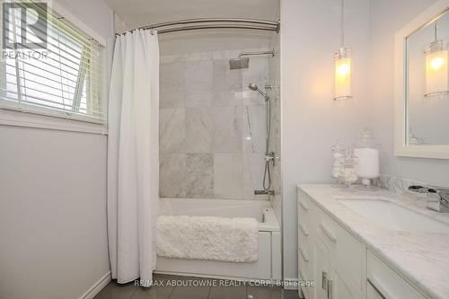 267 River Oaks Boulevard W, Oakville, ON - Indoor Photo Showing Bathroom