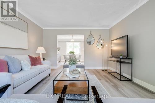 2602 Keele Street, Toronto, ON - Indoor Photo Showing Living Room