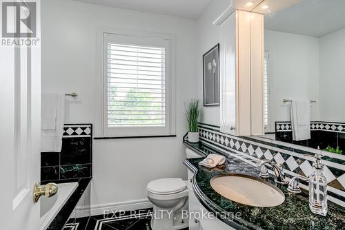 2602 Keele Street, Toronto, ON - Indoor Photo Showing Bathroom