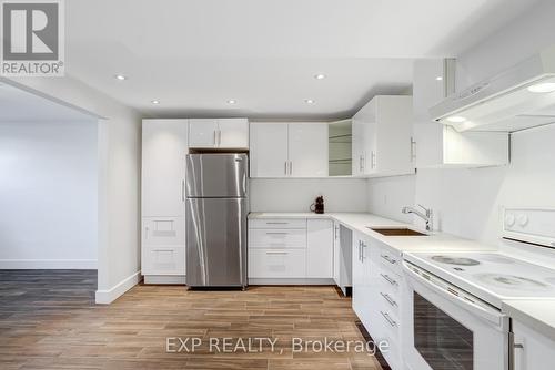 2602 Keele Street, Toronto, ON - Indoor Photo Showing Kitchen