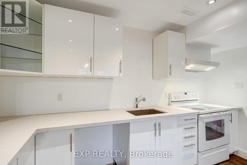 2602 Keele Street, Toronto, ON - Indoor Photo Showing Kitchen