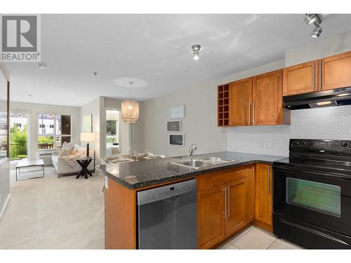 1089 Sunset Drive Unit# 114, Kelowna, BC - Indoor Photo Showing Kitchen With Double Sink