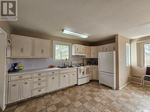 245 1St, Mankota, SK - Indoor Photo Showing Kitchen