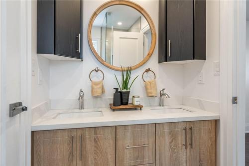 1017 Plains View Avenue, Burlington, ON - Indoor Photo Showing Bathroom