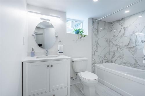1017 Plains View Avenue, Burlington, ON - Indoor Photo Showing Bathroom