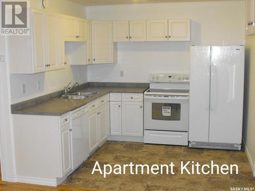 48 Whitewater Place, Yorkton, SK - Indoor Photo Showing Kitchen With Double Sink