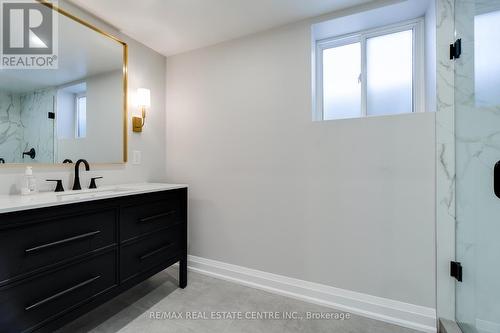 902 Kowal Drive, Mississauga, ON - Indoor Photo Showing Bathroom