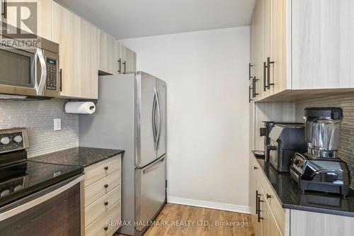 22 - 871 Wilson Avenue, Toronto, ON - Indoor Photo Showing Kitchen