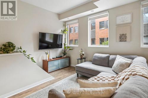 22 - 871 Wilson Avenue, Toronto, ON - Indoor Photo Showing Living Room